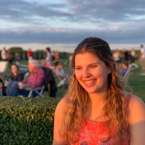 Meet your Posher, Emily